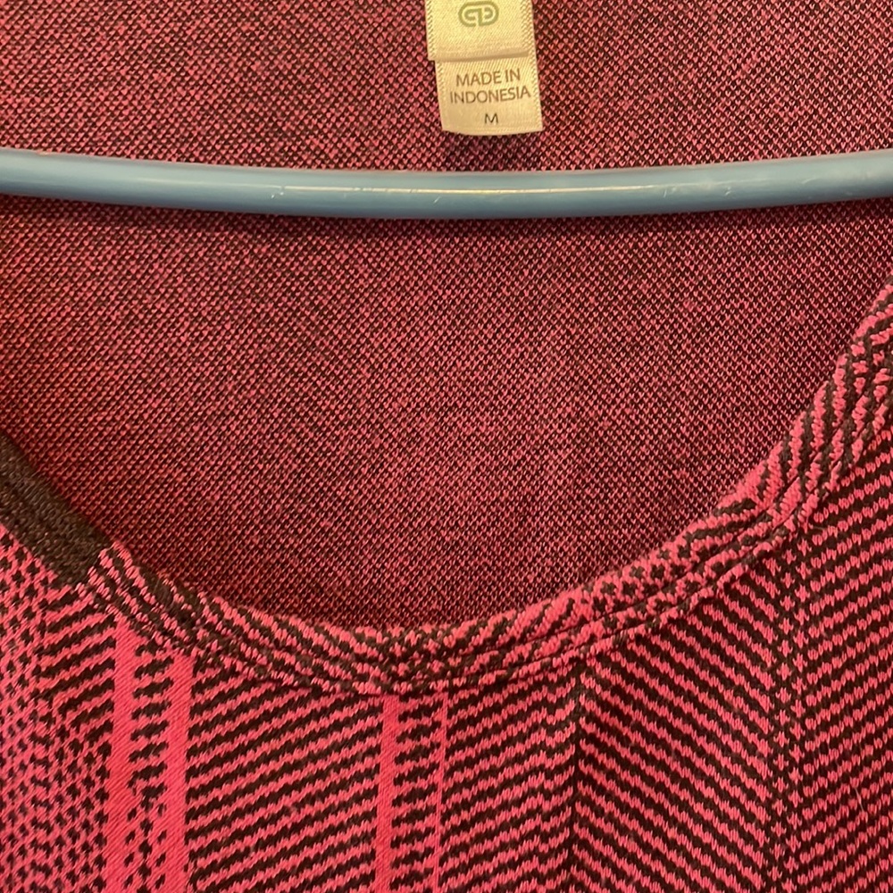LuLaRoe medium bust 19” length front 27” rear 29, Rayon polyester perfect tee